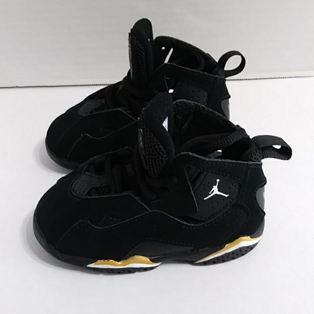 Jordan Kids Black and Gold Sneakers *EUC* - Picture 2 of 8